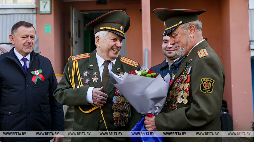 Ветерана войны Бронислава Карпенко поздравили с Днем Победы