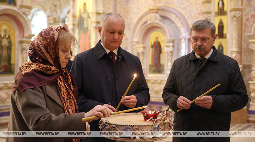 Земля с захоронений воинов-молдаван, погибших за освобождение Беларуси, заложена в крипту храма-памятника в Минске