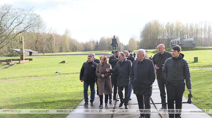 Парламентская делегация Молдовы посетила мемориальный комплекс "Хатынь"