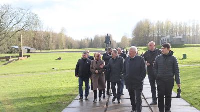 Парламентская делегация Молдовы посетила мемориальный комплекс "Хатынь"