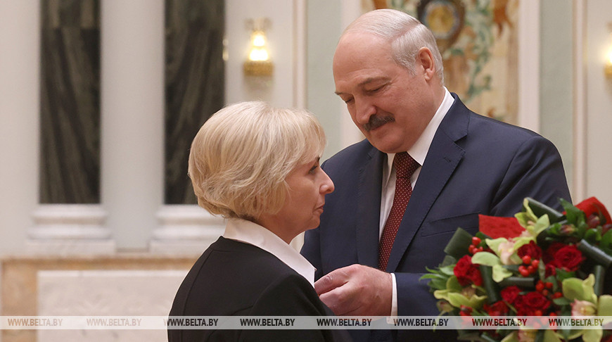 Лукашенко вручил госнаграды