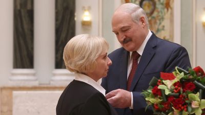 Лукашенко вручил госнаграды