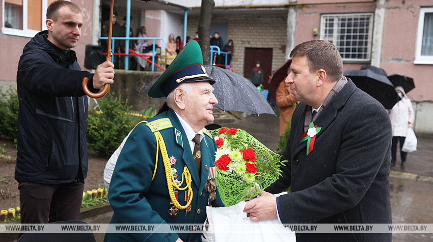 Участника Сталинградской битвы в Гродно чествовали с оркестром и парадом
