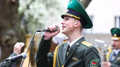 Брестские пограничники и таможенники поздравили ветеранов с Днем Победы