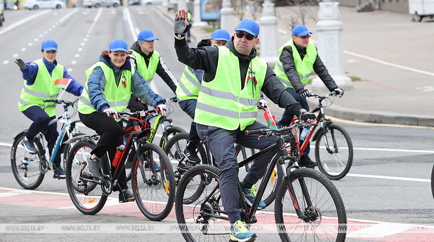 Более 100 сотрудников МЧС приняли участие в велопробеге в честь Дня Победы