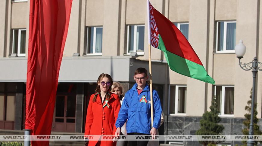 Праздничные мероприятия в Гродно стартовали с поднятия государственного флага