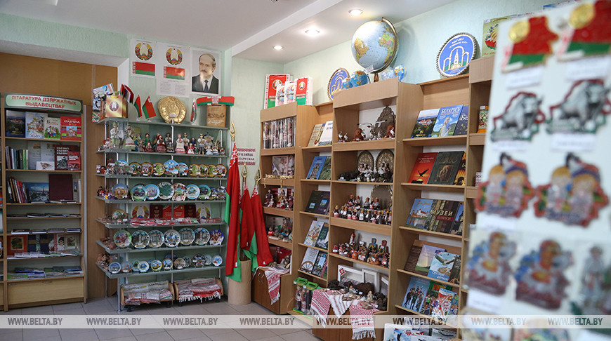 Первый в стране магазин государственной символики открыли в Могилеве