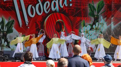 Концерт "Моя весна! Моя Победа!" проходит у Дворца спорта в Минске