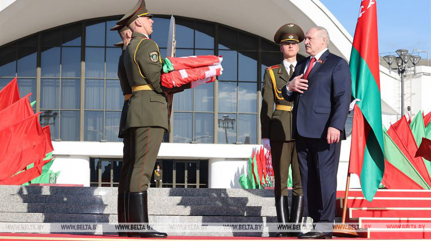 Торжественный ритуал чествования государственных флага и герба прошел в Минске с участием Лукашенко