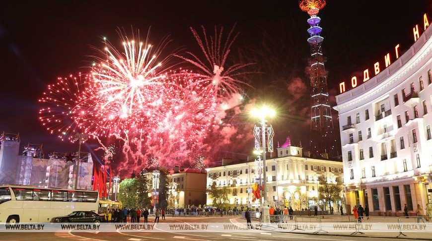 Фейерверком завершилось празднование Дня Победы в Минске