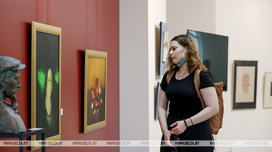 Выставочный проект к 75-летию Академии искусств открылся в Минске