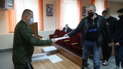 Отправка призывников на срочную военную службу началась в Беларуси