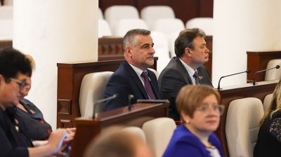 Депутаты приняли к сведению декрет Президента о защите суверенитета и конституционного строя
