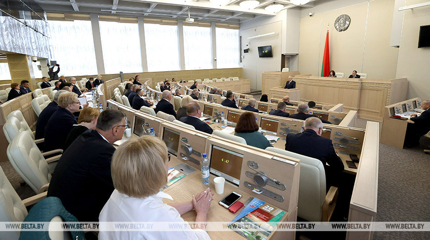 Сенаторы приняли к сведению декрет Президента о защите суверенитета и конституционного строя