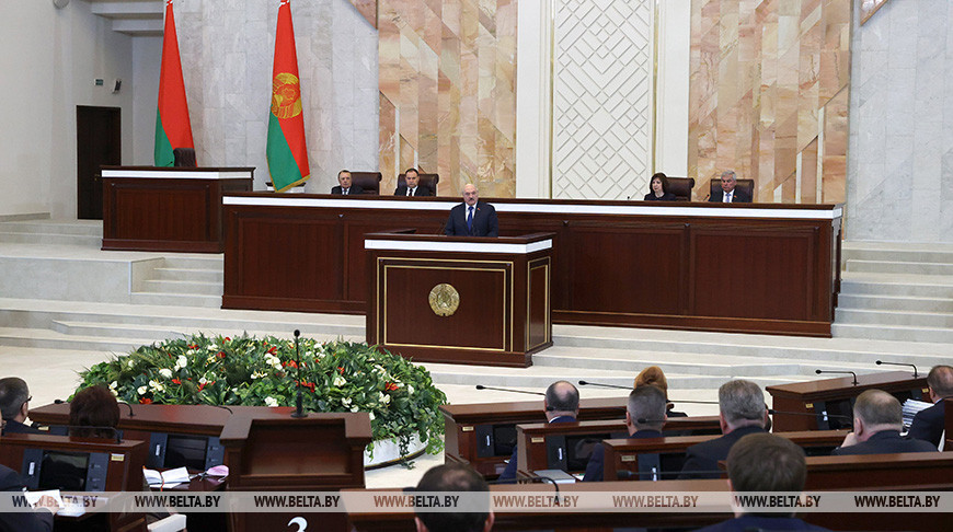 Встреча Лукашенко с парламентариями в Овальном зале Дома правительства