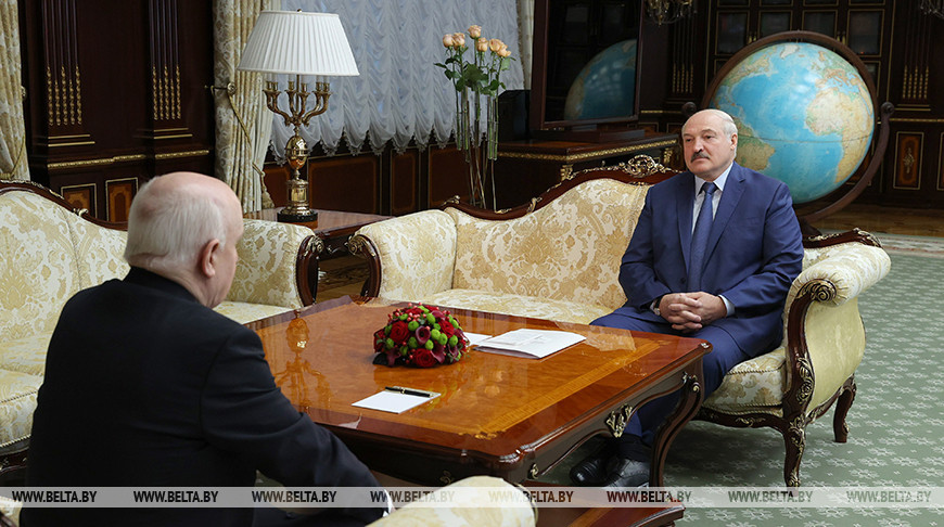 Лукашенко встретился с Лебедевым накануне правительственного саммита СНГ в Минске