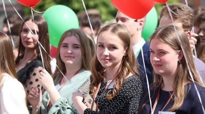 Более 2 тыс. выпускников съехались в Бобруйск на праздник "Последний звонок"
