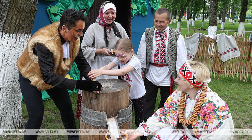 Международный фестиваль "Золотая пчелка" в Климовичах собрал более 400 участников