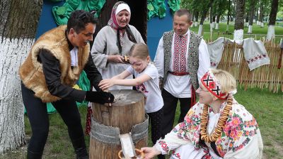 Международный фестиваль "Золотая пчелка" в Климовичах собрал более 400 участников