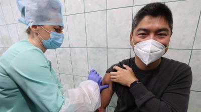 Вакцинация китайских граждан против COVID-19 началась в Минске