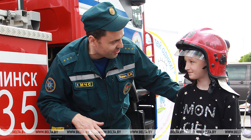 МЧС, ГАИ и Департамент охраны провели детский праздник в Московском районе столицы