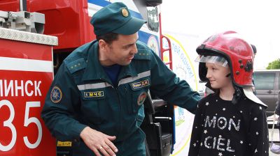 МЧС, ГАИ и Департамент охраны провели детский праздник в Московском районе столицы