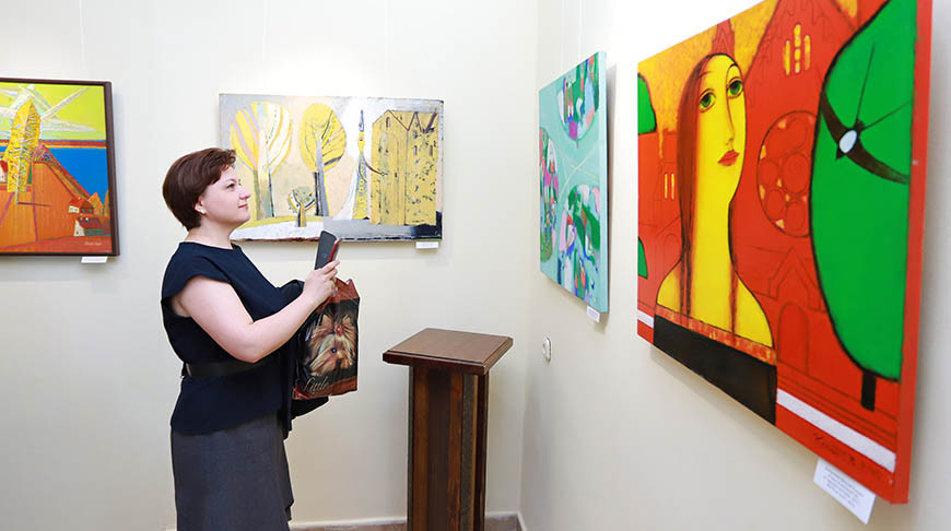 Выставку белорусских художников открыли в Иезуитском коллегиуме Орши