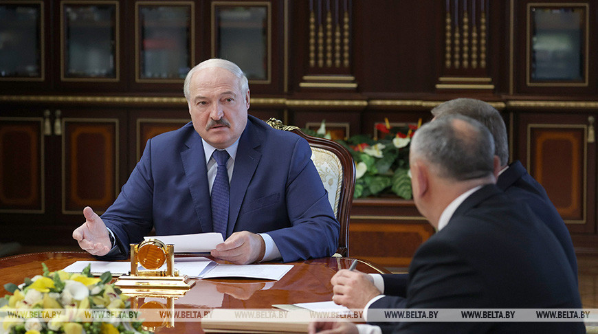Лукашенко заслушал доклад о развитии "Великого камня"