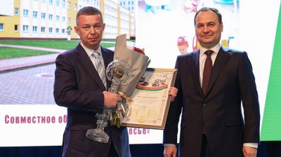 Головченко вручил премии правительства за достижения в области качества