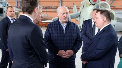 Лукашенко посетил Оршанский авиаремонтный завод