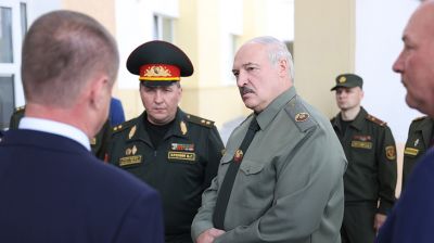 Лукашенко в Шклове проводит встречу по вопросам территориальной обороны