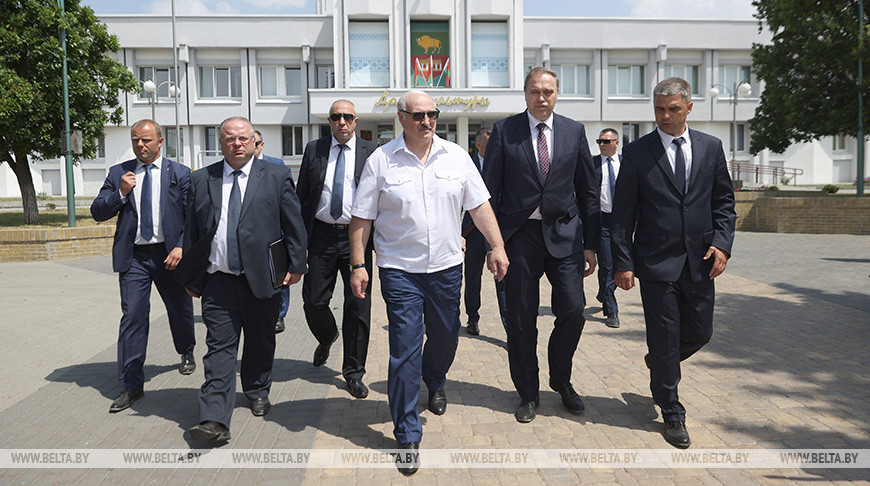 Лукашенко пообщался с жителями Свислочи
