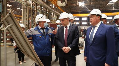 Головченко посетил Локомотивный завод в Нур-Султане