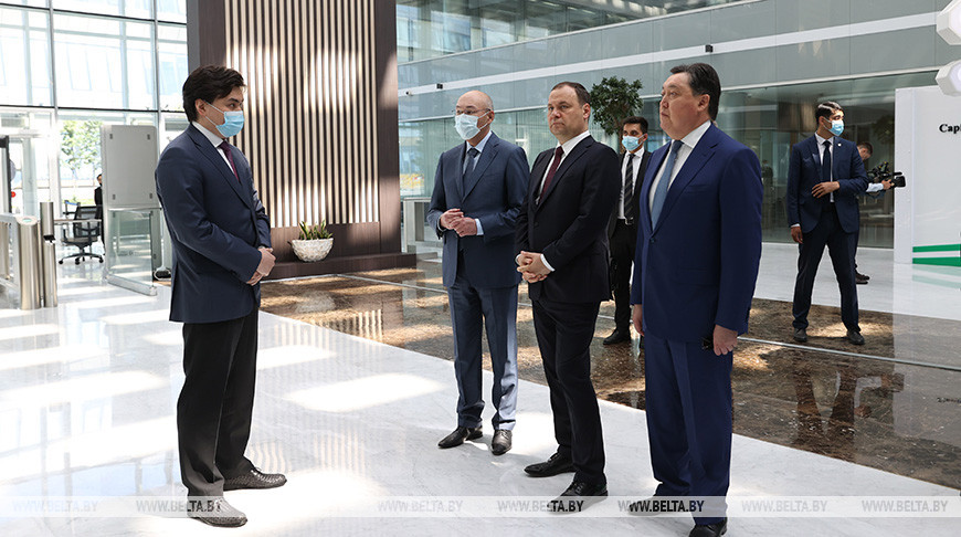 Головченко посетил международный финансовый центр "Астана"