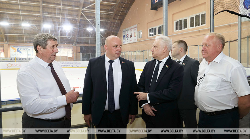 Сенаторы ознакомились с тренировочной базой хоккейного клуба "Химик"