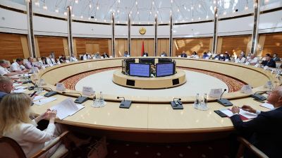 Заседание Конституционной комиссии проходит в Национальной библиотеке