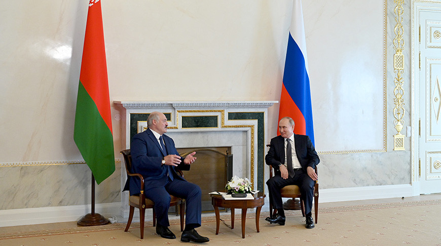 Встреча Лукашенко и Путина в Константиновском дворце в Санкт-Петербурге