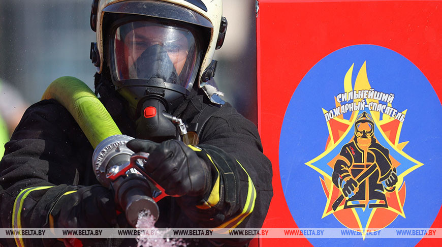 Республиканские соревнования "Сильнейший пожарный-спасатель" проходят в Минске