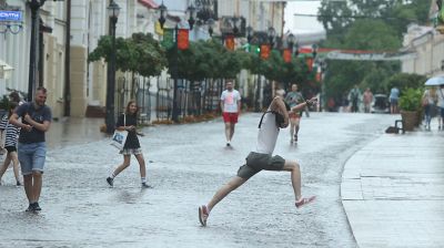 Сильный ливень залил улицы в Гродно