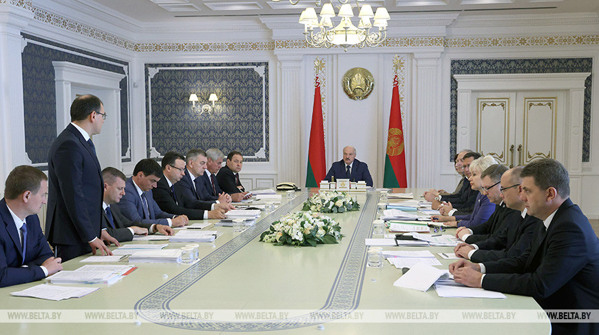 Лукашенко собрал совещание с руководством Совмина