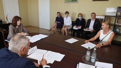 Кочанова провела прием граждан в Новолукомле