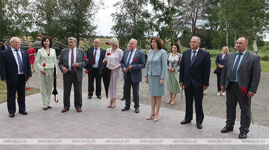 Члены Президиума Совета Республики посетили мемориальный комплекс "Прорыв"