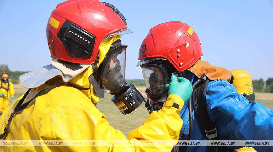 Гродненские спасатели во время учений отработали ликвидацию химического ЧП