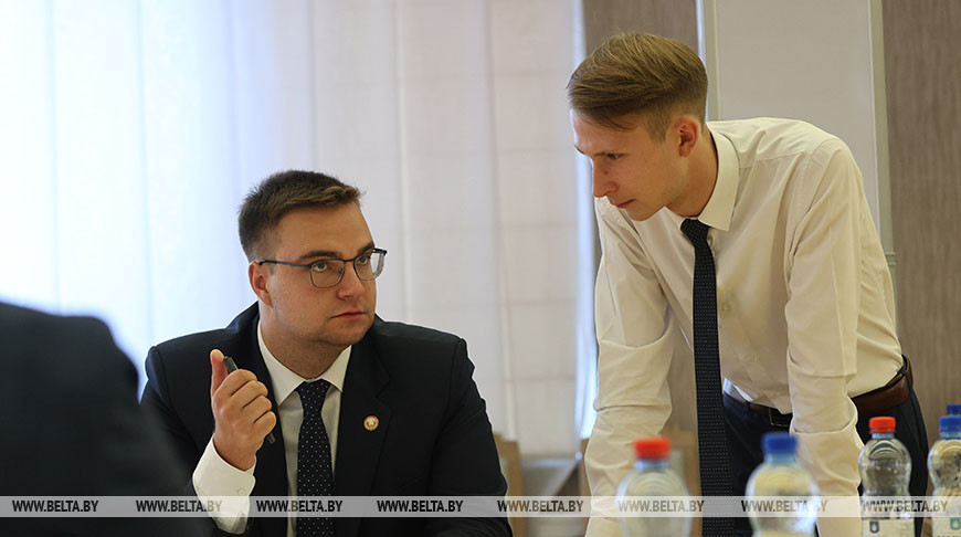 Кочанова встретилась с членами президиума Молодежного парламента