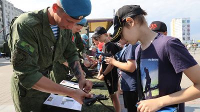 Витебские десантники организовали праздник для горожан