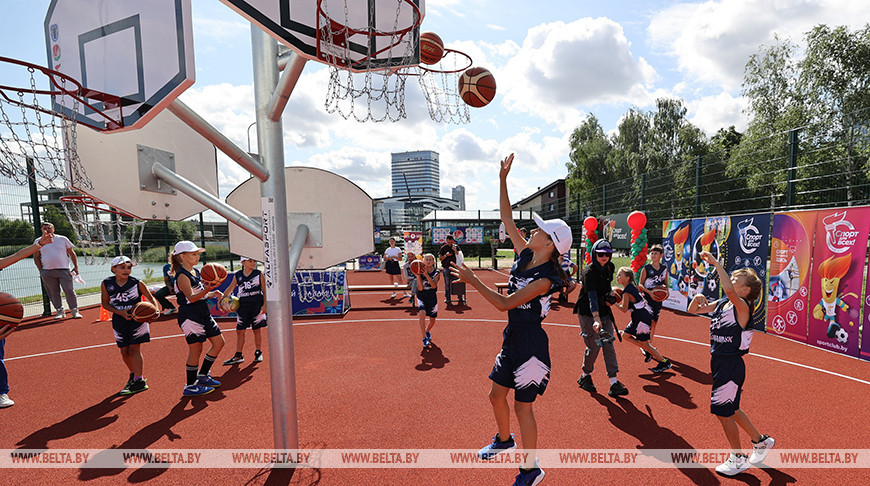 Современная баскетбольная площадка открылась в Минске