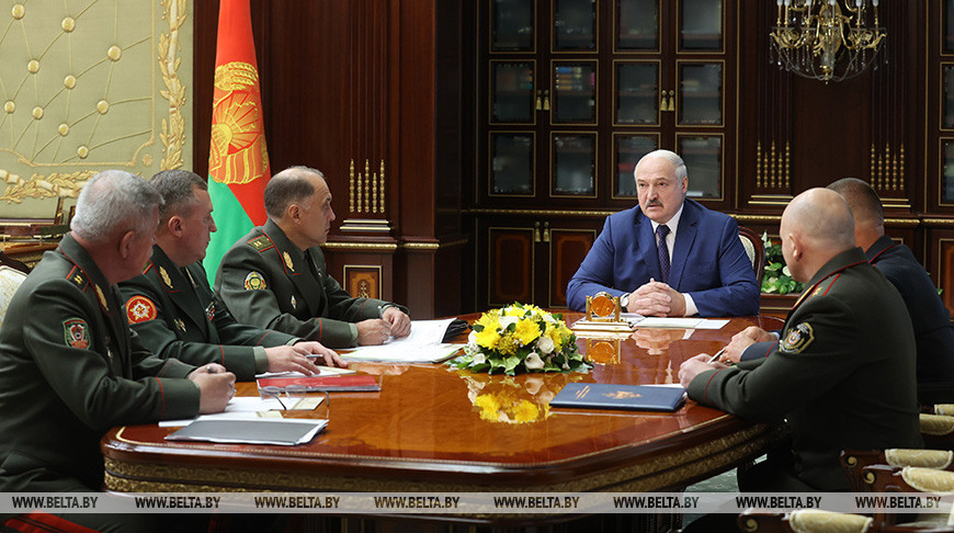 Лукашенко поручил силовикам закрыть каждый метр границы