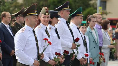 Делегаты съезда БРСМ возложили цветы к монументу Победы в Минске