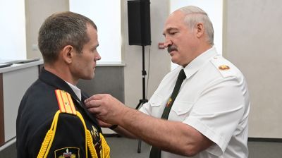 Президент Беларуси Александр Лукашенко наградил силовиков из разных ведомств