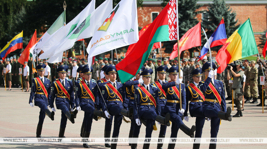 Более 400 военнослужащих из 17 стран приняли участие в открытии этапов АрМИ в Брестской крепости 